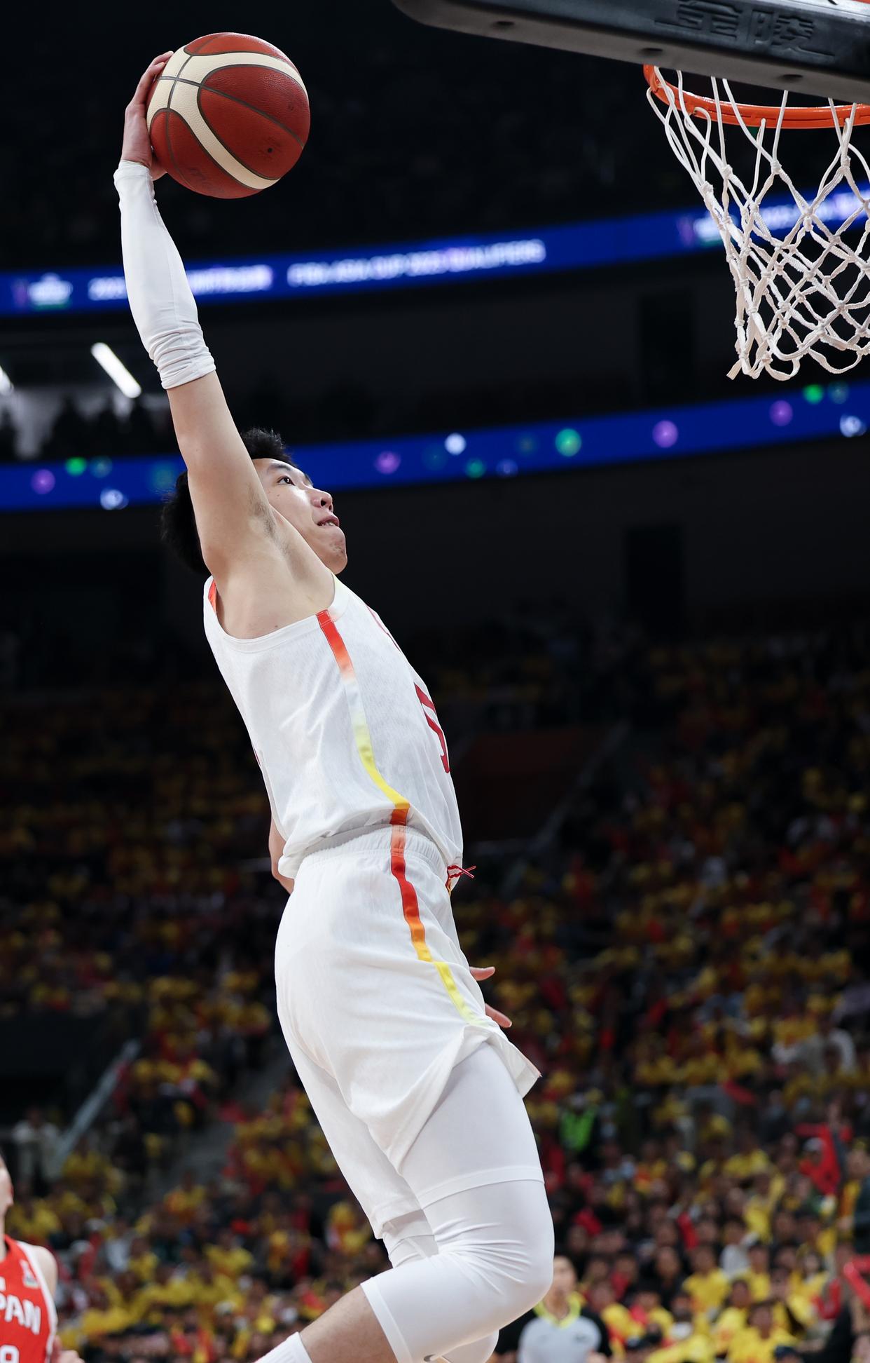 关于球员体能训练备战亚洲篮球赛，球队备战冲刺胜利的信息