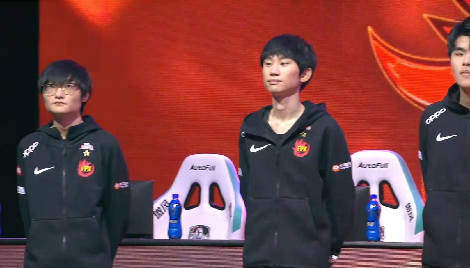 Doinb遭遇五连败,阿森纳教练面临压力!